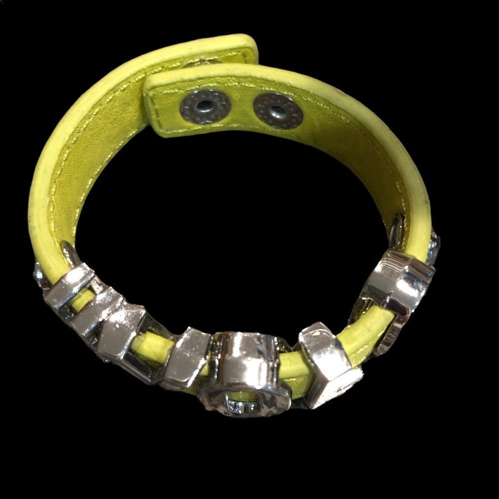 Leather cuff #yolo lime green - Picture 5 of 7